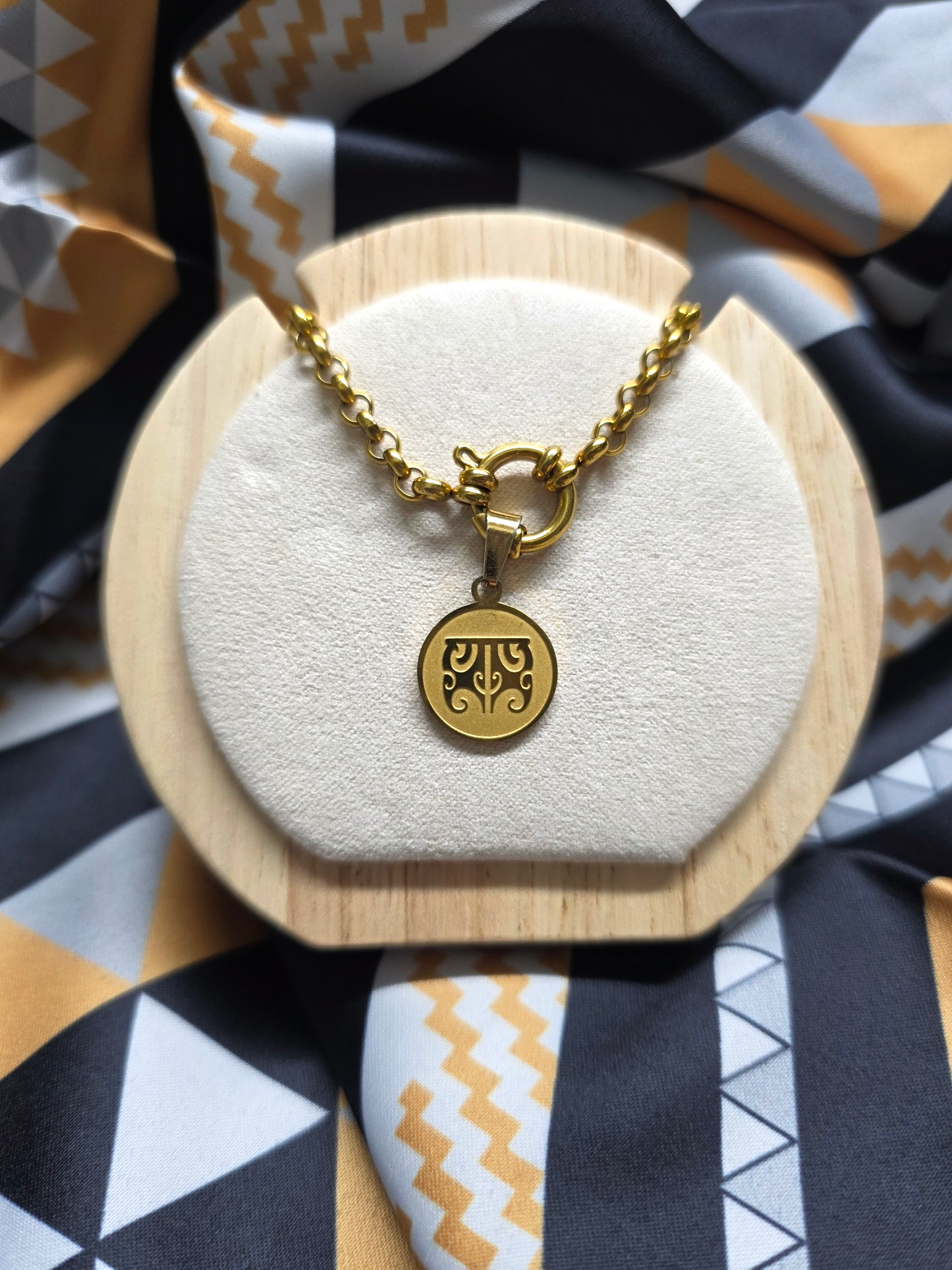 Moko Kauae Bracelet (Gold)