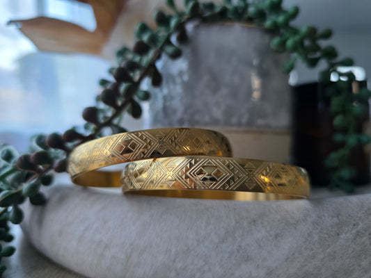 Niho Bangle (Gold)